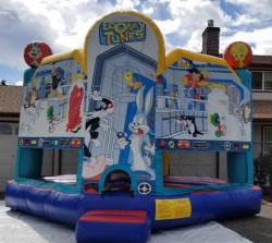 Looney Tunes Inflatable Clubhouse